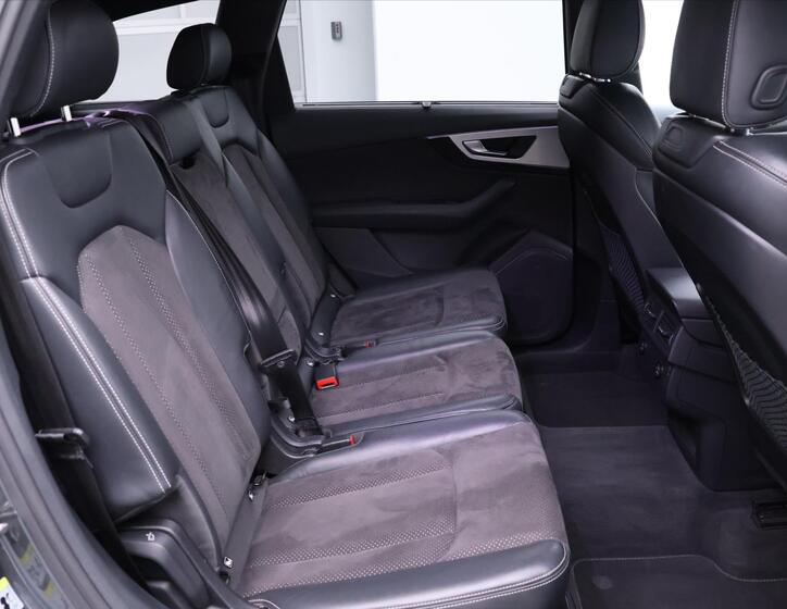 Audi Q7 17