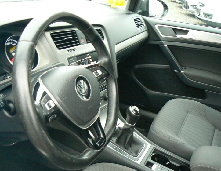 Volkswagen Golf 10