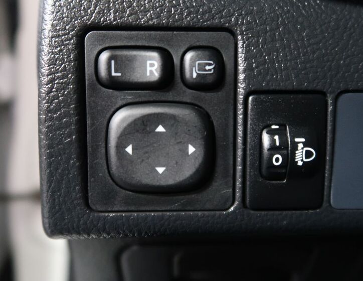 Toyota Auris 24