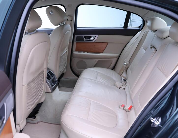 Jaguar XF 15