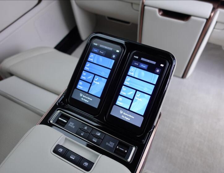 Lexus LM 350h 41