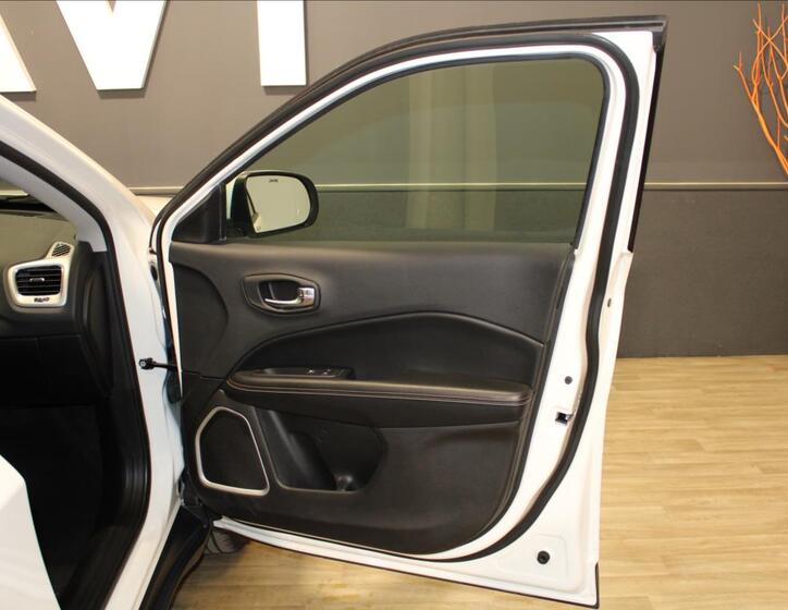 Jeep Compass 23