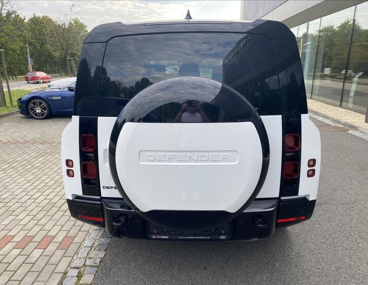 Land Rover Defender 8