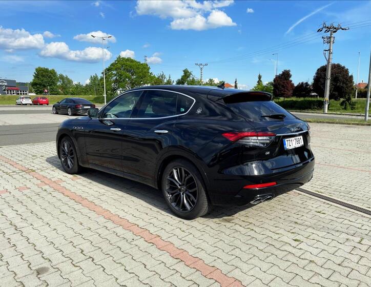 Maserati Levante 4
