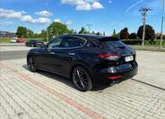 Maserati Levante 4