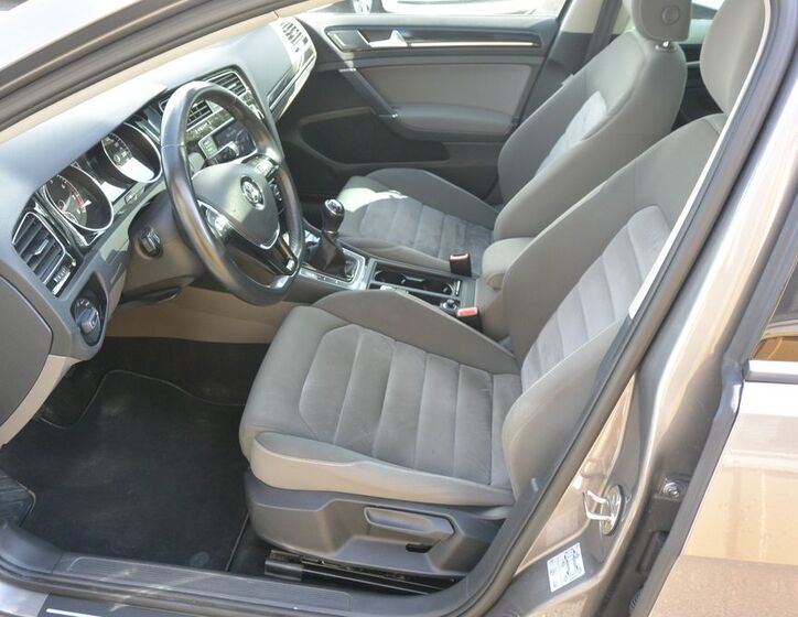 Volkswagen Golf 11