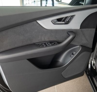 Audi Q8 5