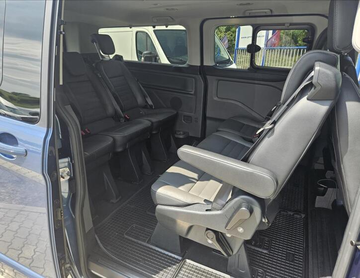Ford Tourneo Custom 16
