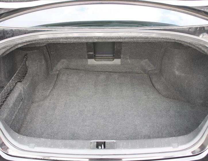 Infiniti Q70 12