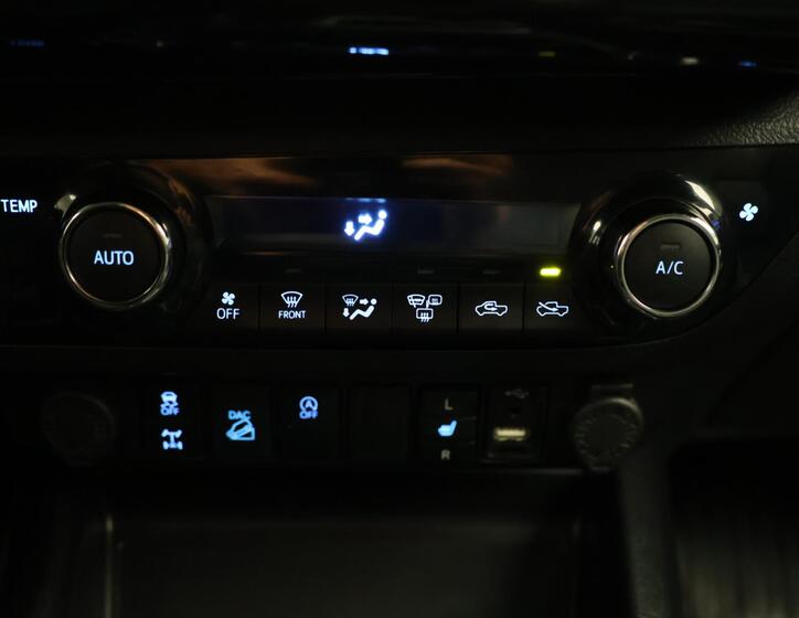 Toyota Hilux 28
