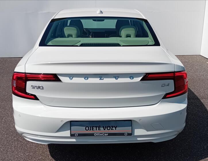 Volvo S90 8