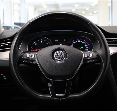 Volkswagen Passat 9