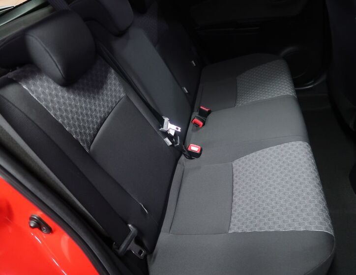 Toyota Yaris 12