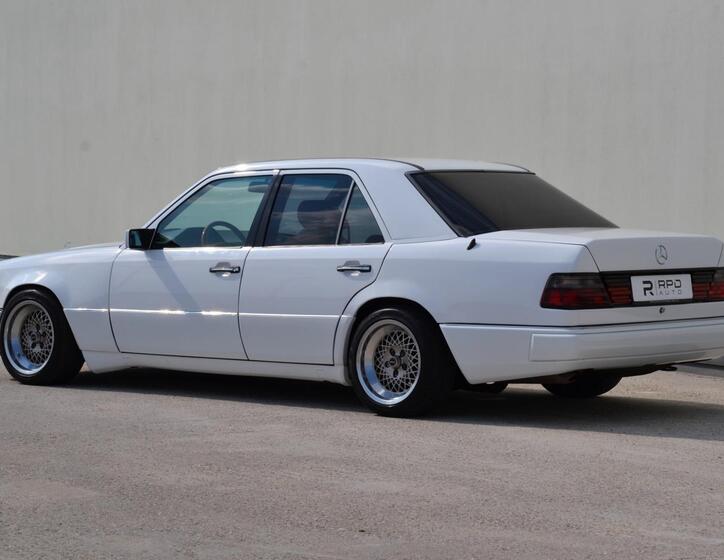 Mercedes-Benz 124 8