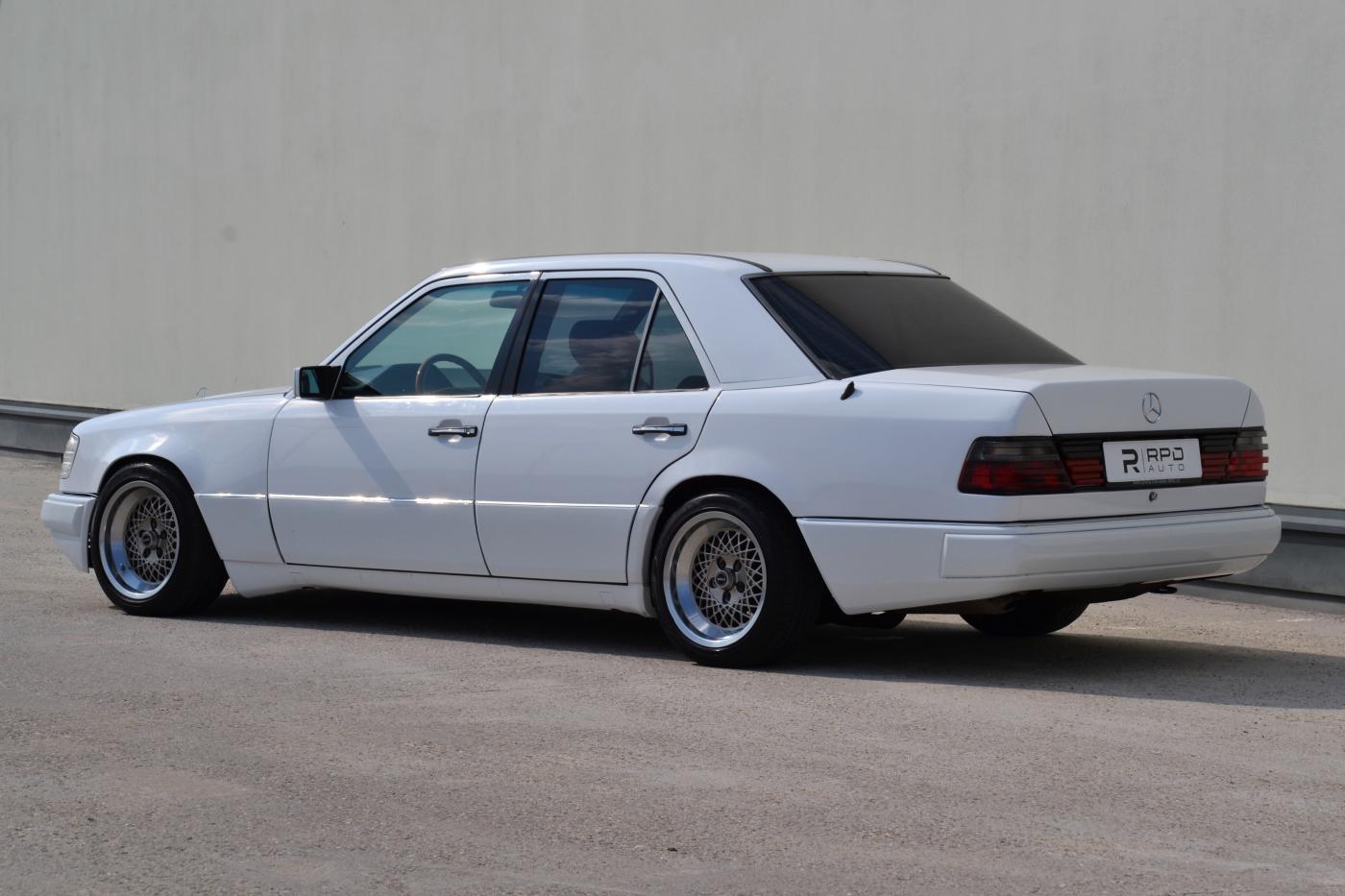 Mercedes-Benz 124