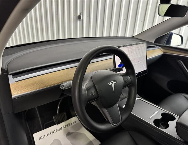 Tesla Model Y 15