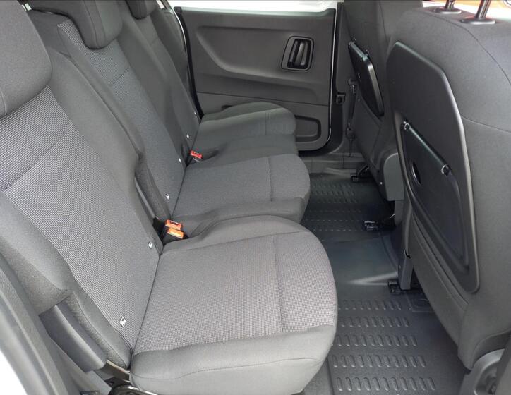 Toyota ProAce 9