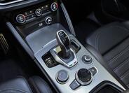 Alfa Romeo Stelvio 18