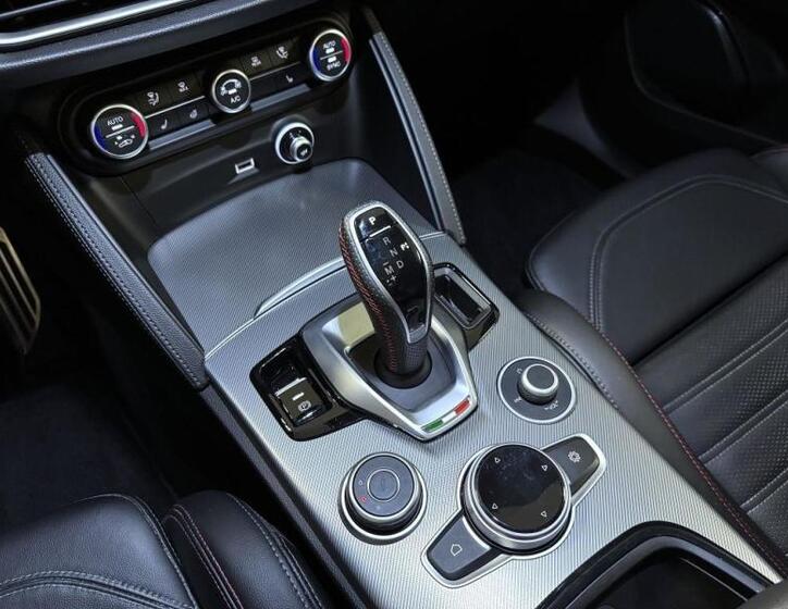 Alfa Romeo Stelvio 18