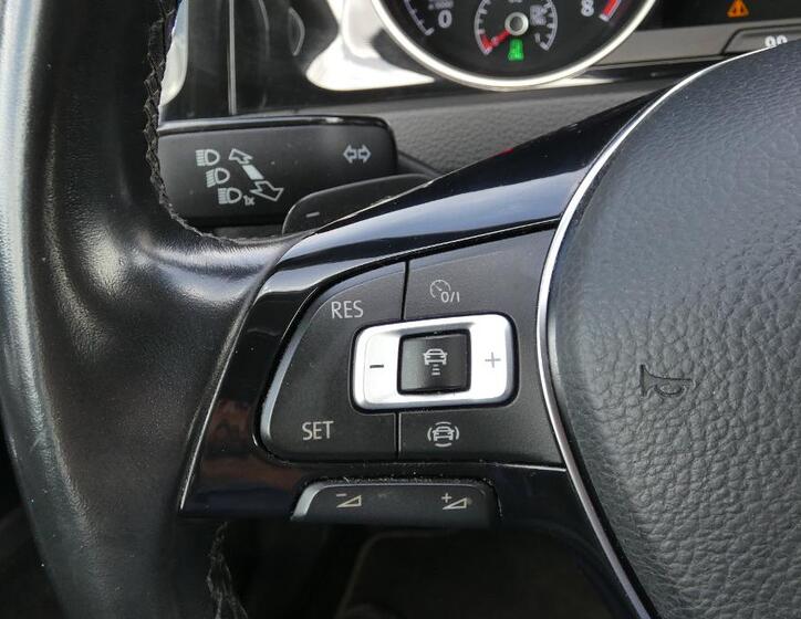 Volkswagen Golf 11
