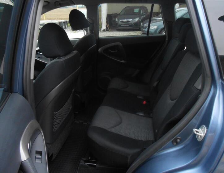 Toyota RAV4 16