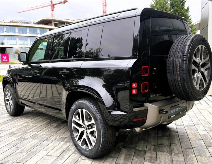 Land Rover Defender 4