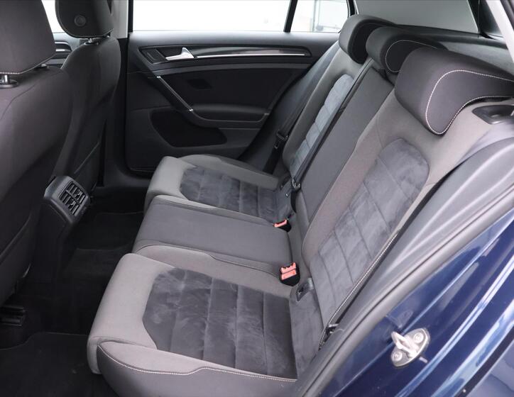 Volkswagen Golf 12