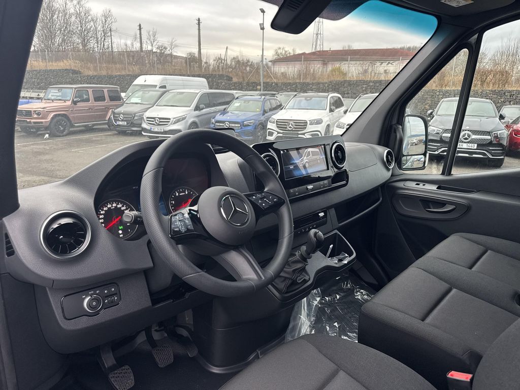 Mercedes-Benz Sprinter 9