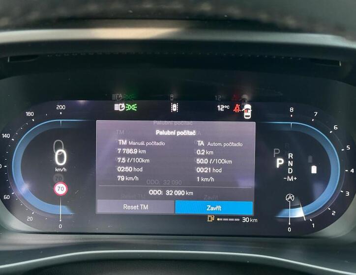 Volvo XC40 8