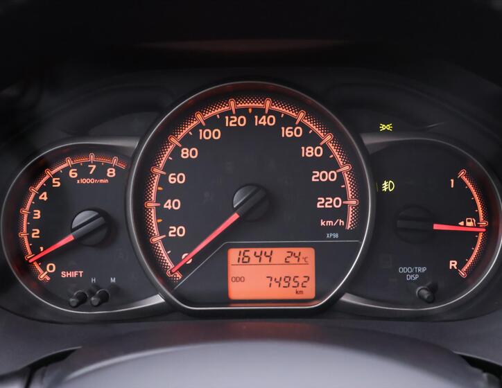 Toyota Yaris 16