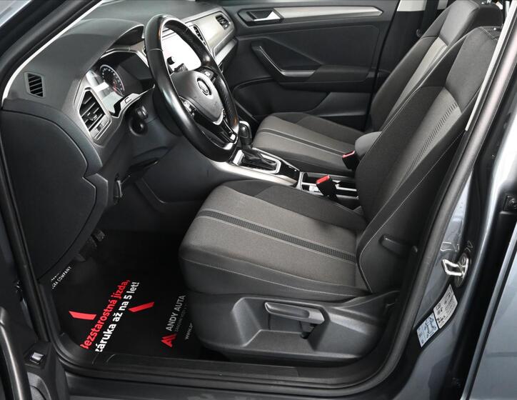 Volkswagen T-Roc 9