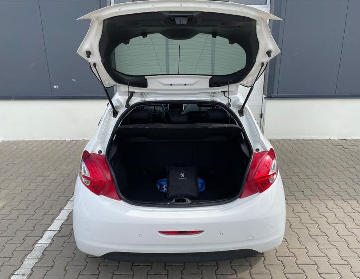 Peugeot 208 8