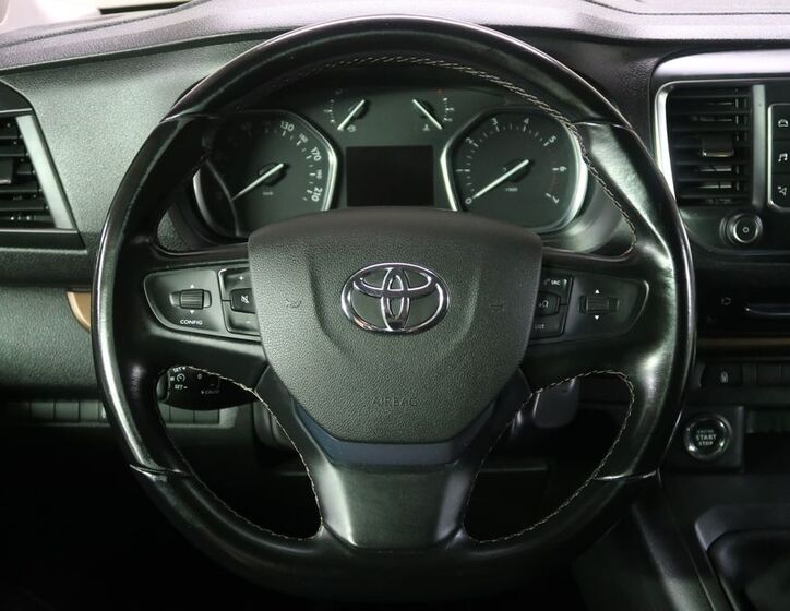 Toyota ProAce 17
