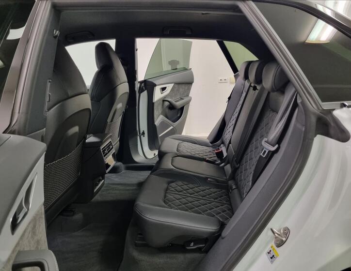 Audi SQ8 16