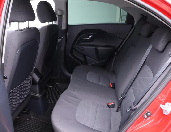 KIA Rio 14