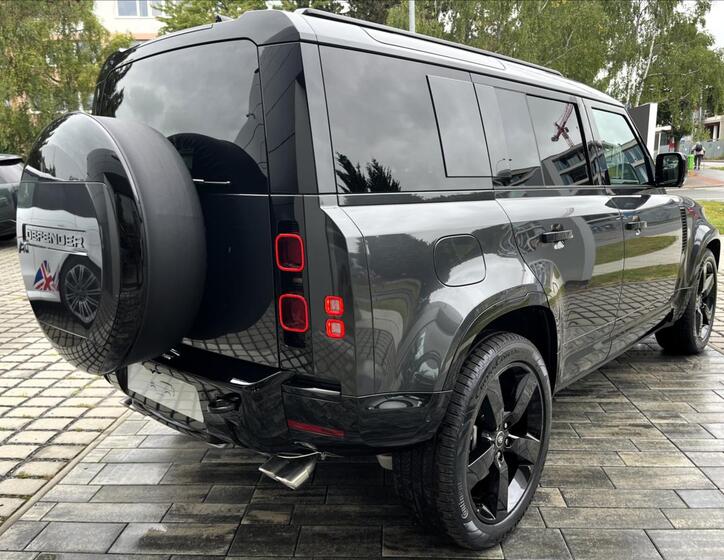 Land Rover Defender 9