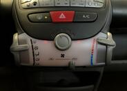Peugeot 107 23