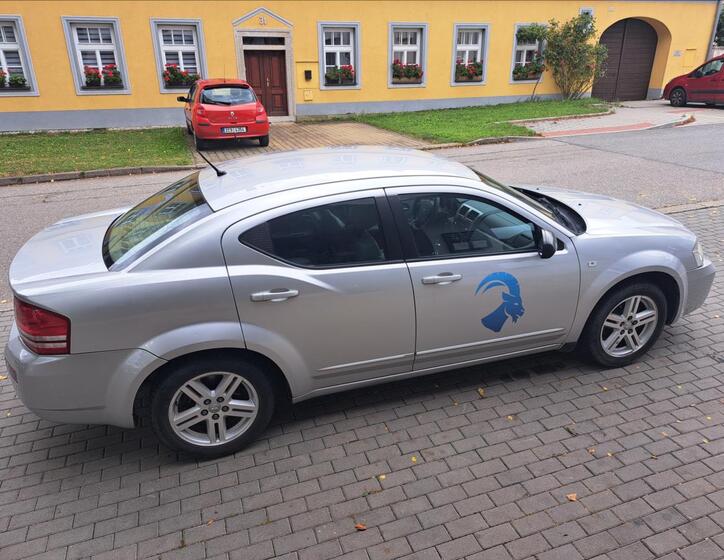 Dodge Avenger 12