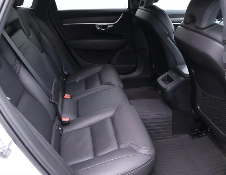 Volvo V90 15