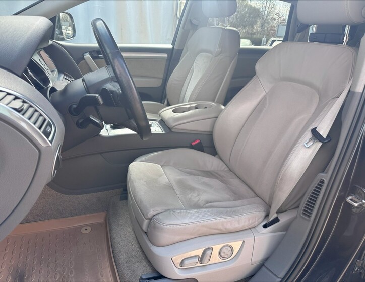 Audi Q7 10