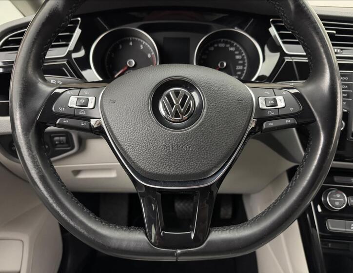 Volkswagen Touran 9