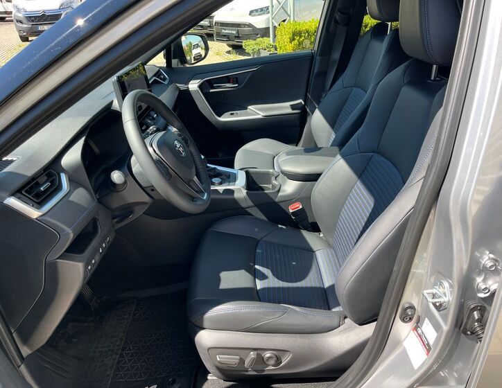 Toyota RAV4 13