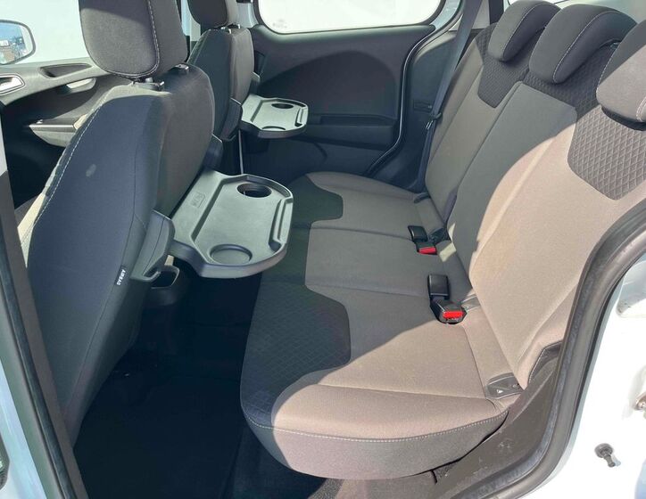 Ford Tourneo Courier 7