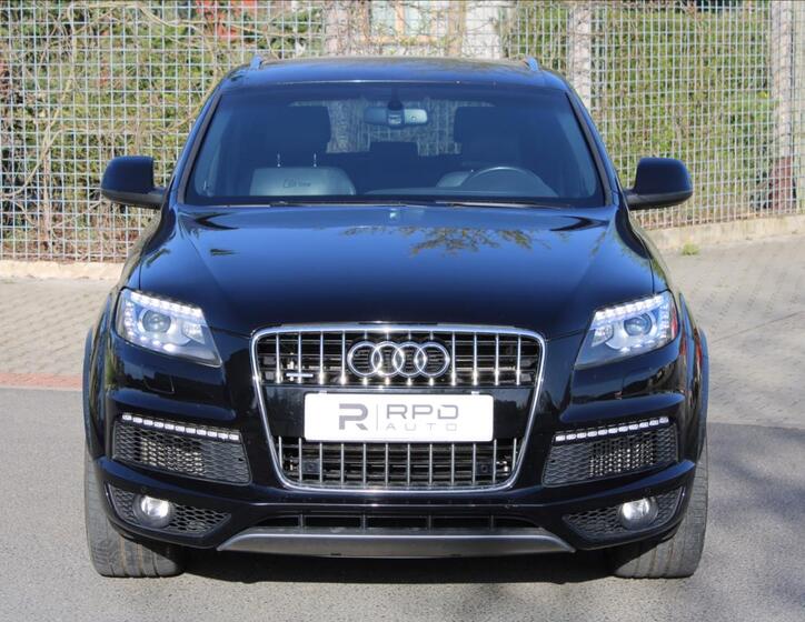 Audi Q7 4