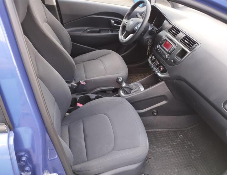 KIA Rio 8