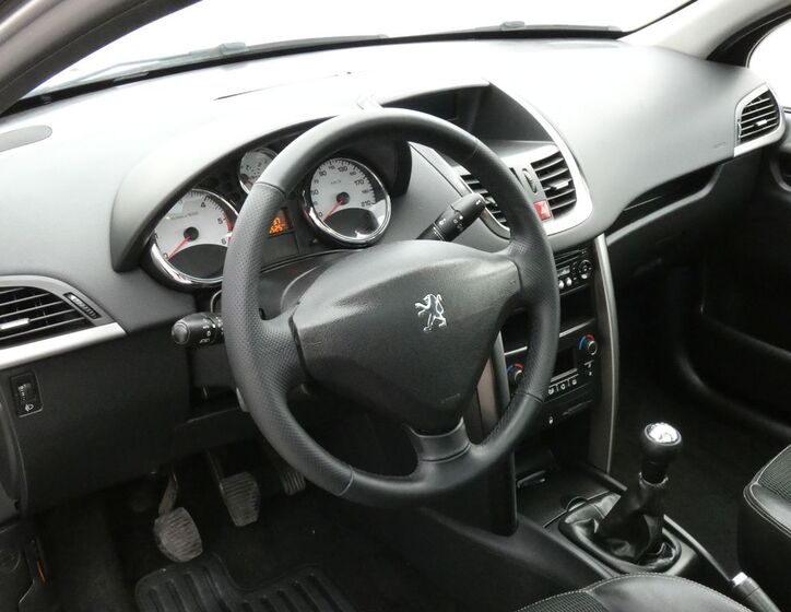 Peugeot 207 23