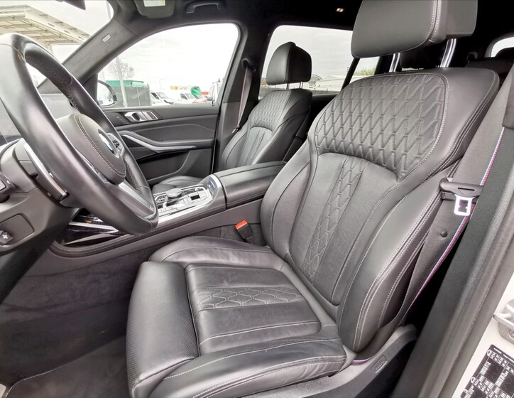 BMW X7 27