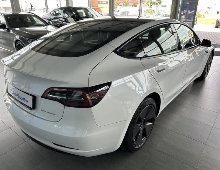 Tesla Model 3 6