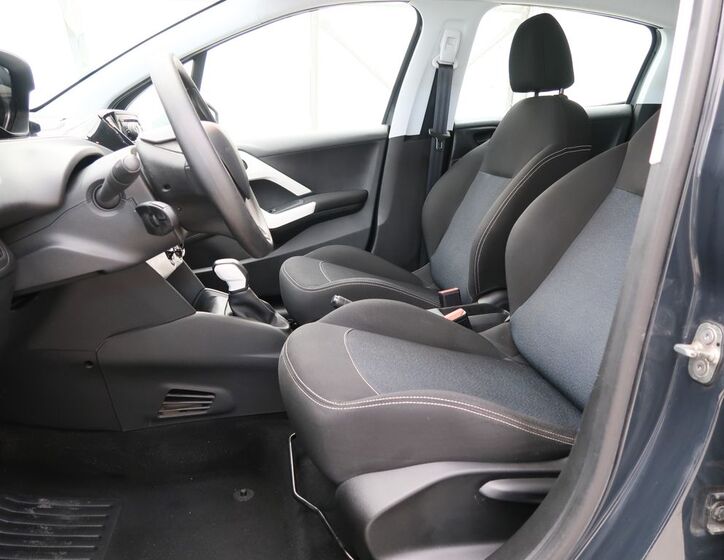 Peugeot 208 15