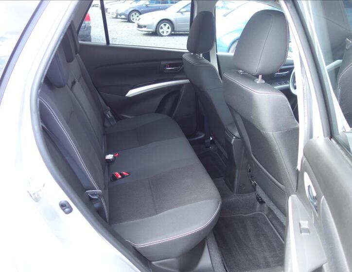 Suzuki S-Cross 13